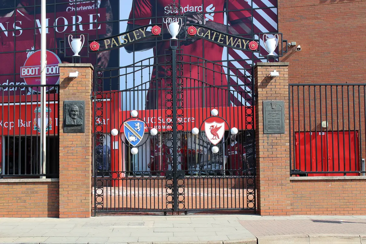 Das Paisley Gateway vor dem Anfield-Stadion